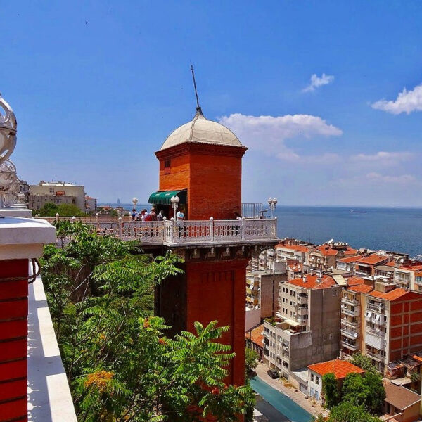 İzmir Historical Elevator Building